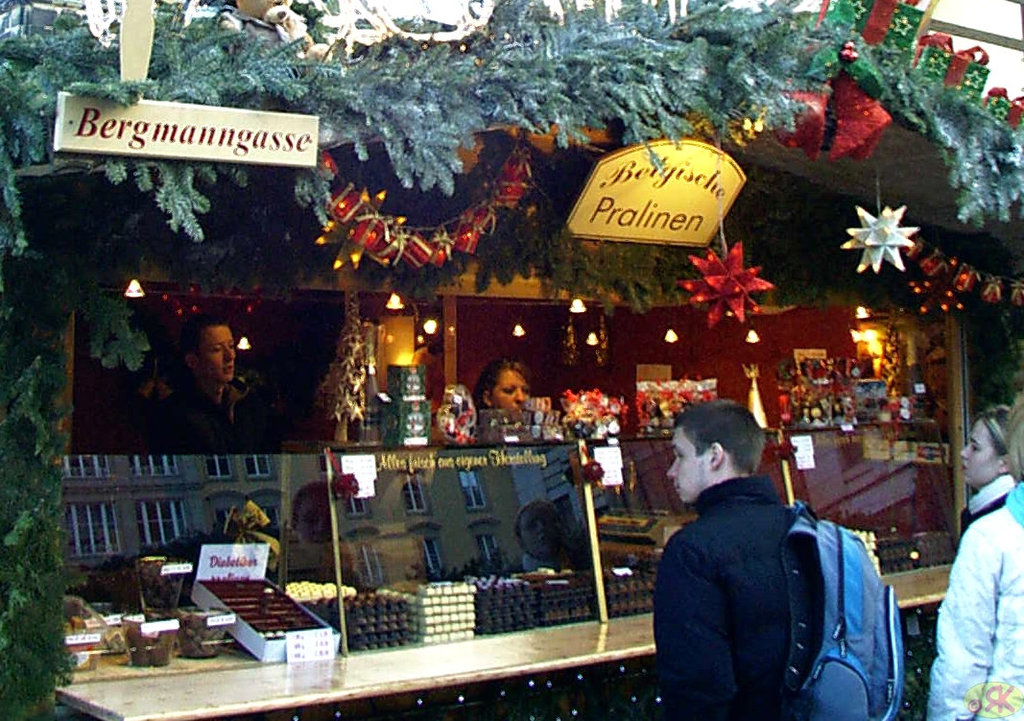 2008-12-22 35 574-a Striezelmarkt, Dresdeno