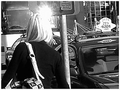 Divinité blonde en jeans et bottes à talons hauts avec boucles - Gorgeous blond Divinity in jeans and high heeled buckled boots- PET Montreal airport - Noir & blanc.