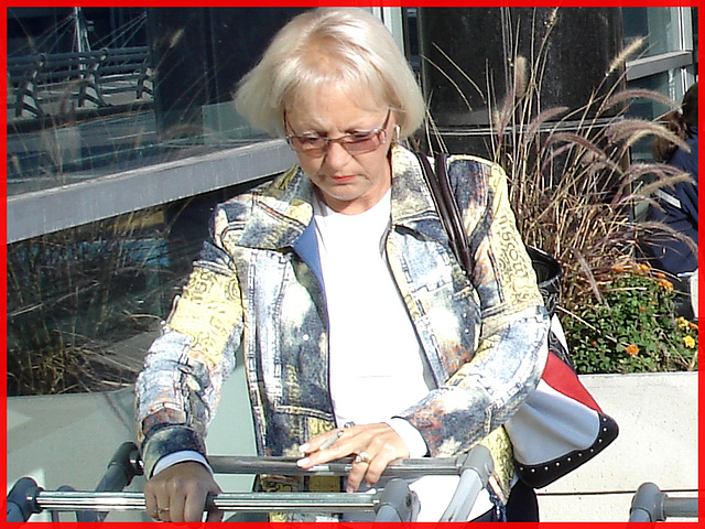 Blond mature in white sexy strappy sandals-  Dame blonde du bel âge en sandales blanches à courroies -  Aéroport de Montréal.