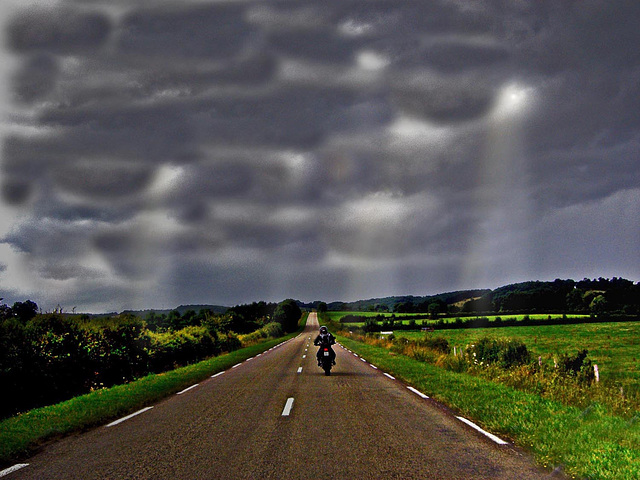 roule vers l'orage