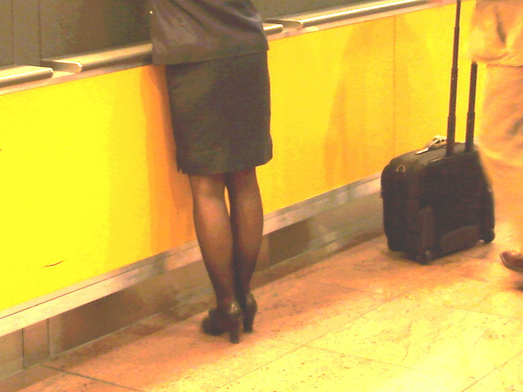 Jet airways high heeled blond flight attendant /  Brussels airport -19-10-2008