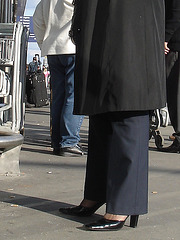 Hôtesse de l'air blonde / Blonde flight attendant - Aéroport de Montréal -  Pose talons hauts et pause cigarette-  High-heeled pose and cigarette breaktime.