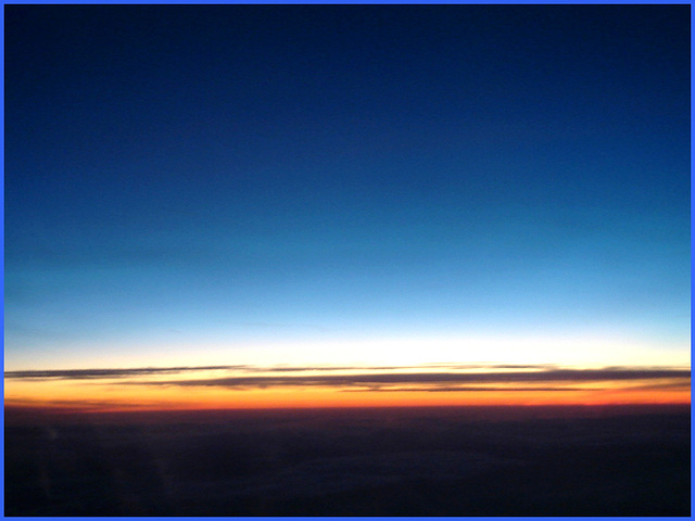 Sky colours / Couleurs de ciel - Vol  / Flight Amsterdam - Montréal - 12 Nov 2007 .