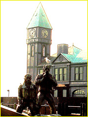 L'heure des sculptures - Battery Park 's little big Ben's sculptures duo- NYC -  Photofiltre création.