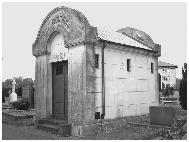 Cimetière de Helsingborg - Helsingborg cemetery - Suède / Sweden - Stlfverskjöld  / 22 octobre 2008 - Noir et blanc.