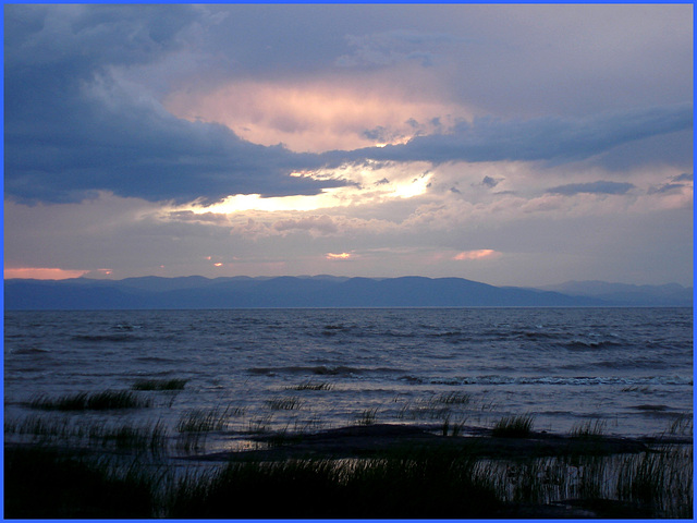 " Lucy in the sky with diamonds...." as says my friend Marie....Coucher de soleil / Sunset - St-Jean-Port-Joli , Québec. CANADA / 21 juillet 2005.