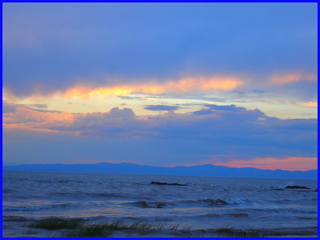 Coucher de soleil / Sunset - St-Jean-Port-Joli - Qc. CANADA. 21 Juillet 2005.