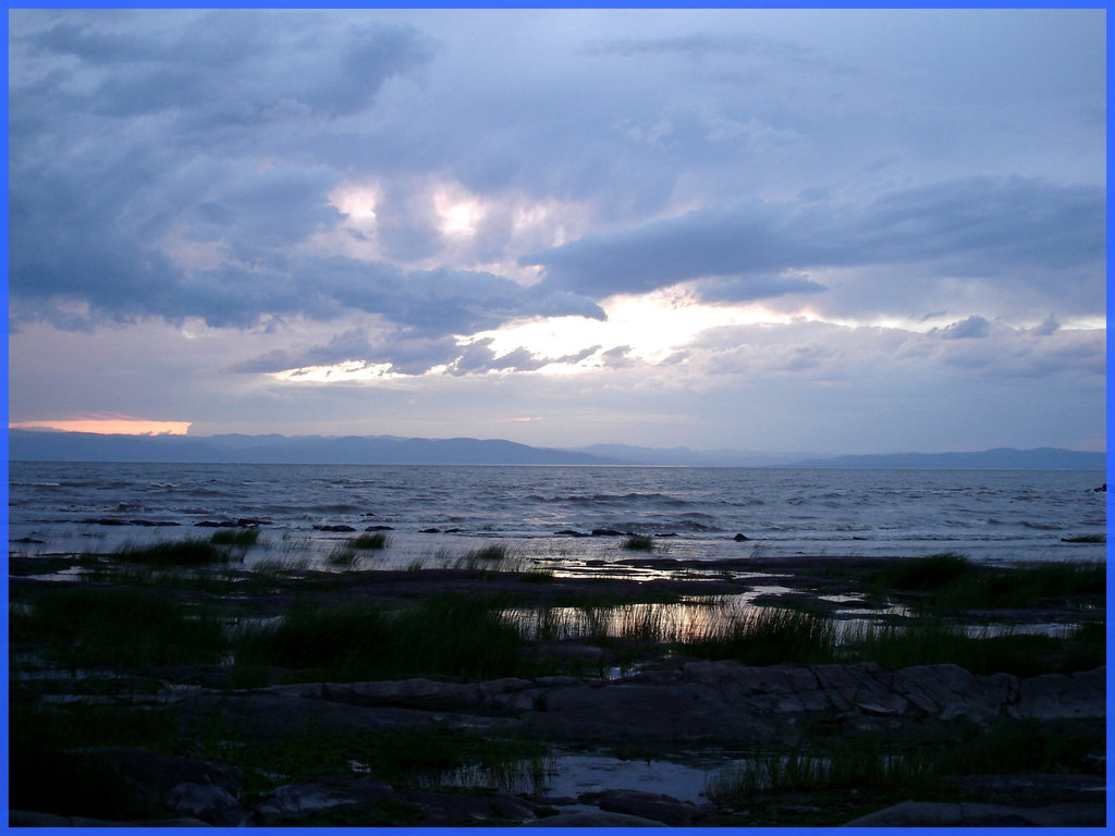 Coucher de soleil / Sunset  - St-Jean-Port-Joli, Qc. CANADA. 21 juillet 2005.