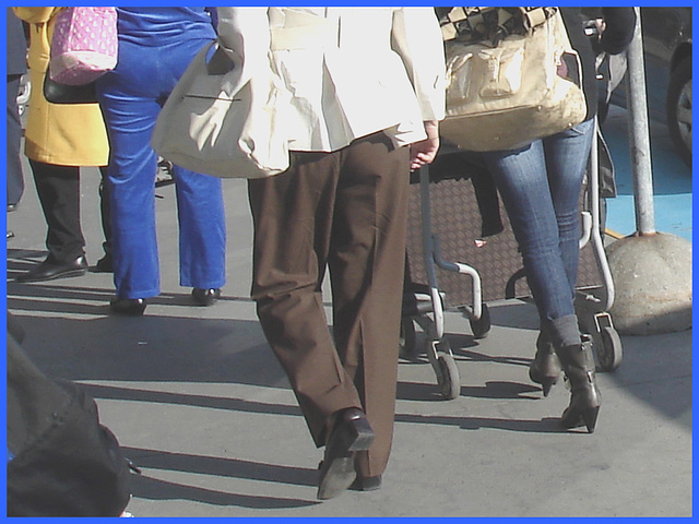 Mature in long pants and chunky heels / Dame mature en souliers à gros talons carrés -  PET Montreal airport / Aéroport Pierre-Elliot Trudeau de Montréal.