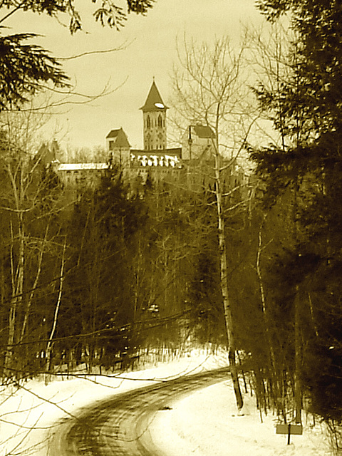 Abbaye de St-Benoit-du-lac  /   Québec - Canada -  7 Février 2009- Sepia