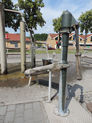 Brunnenanlage mit Pumpe im Bestensee