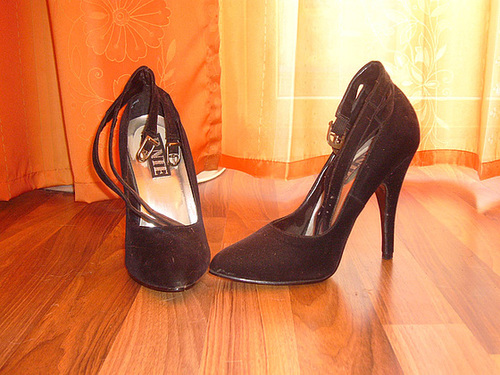 Elsa's friend high heels shoes  -  Janvier 2009.  Original