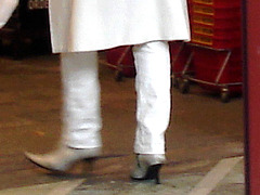 Alfo Gross tall Swedish Lady in long white pants & high-heeled Boots  /   Grande Dame Suédoise en longs pantalons blancs et Bottes à talons hauts - Helsingborg / Suède - 22 Octobre 2008