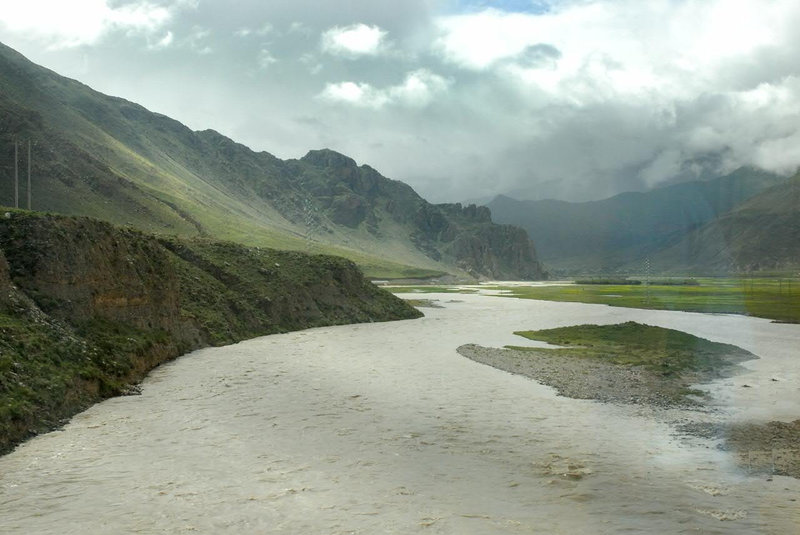 The Tsang Po river also called Yarlung Zangbo River