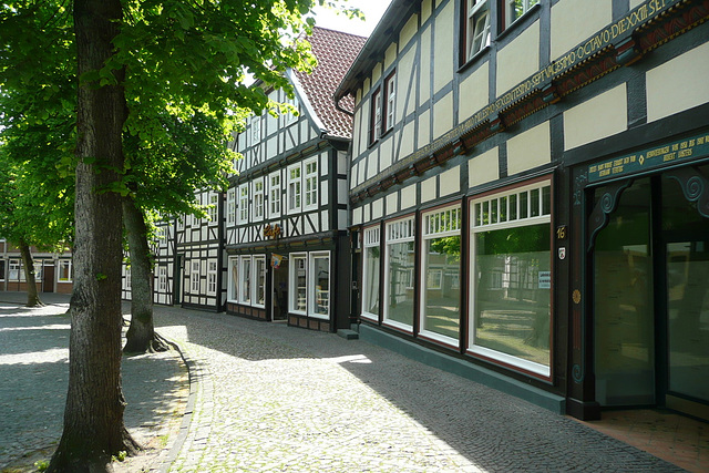 Häuserrunde um die Kirche in Delbrück - Westfalen