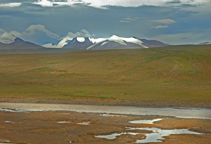 Closer view to the Tanggula Mountain