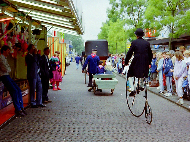 Holland 1985, Umzug