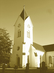 Cimetière et église / Cemetery & church - Ängelholm.  Suède / Sweden.  23 octobre 2008- Sepia