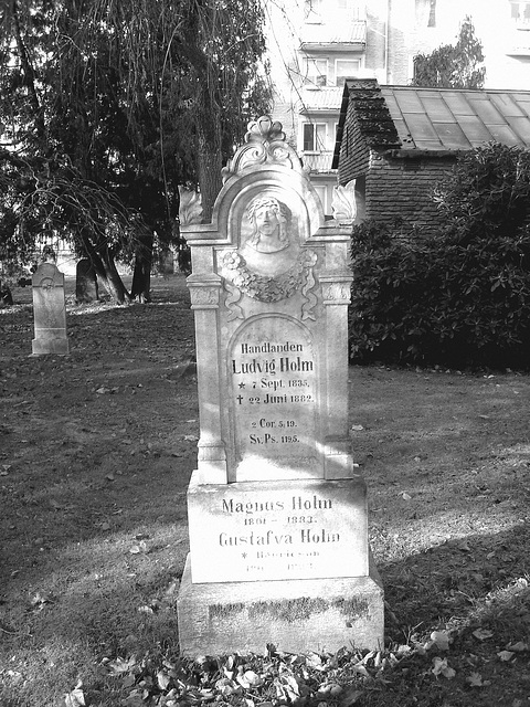 Cimetière de Ängelholm - Suède / Sweden  /  23 octobre 2008 .   B & W