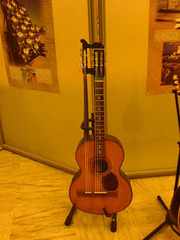 κιθάρα 105  ετών