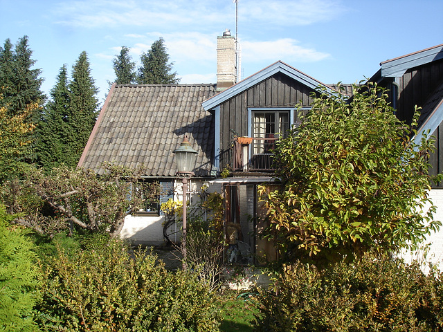 Coquette maison avec son lampadaire privé  /  Stylish house with its private street lamp -   Båstad  /  Sweden - Suède.  Octobre 2008