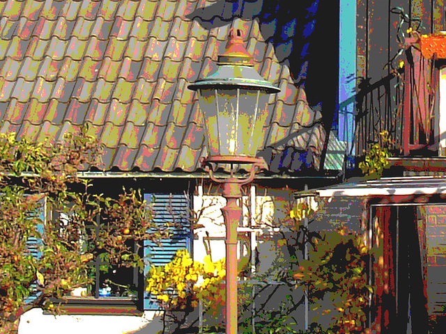 Coquette maison avec son lampadaire privé  /  Stylish house with its private street lamp -   Båstad  /  Sweden - Suède.  Octobre 2008 -  Postérisée
