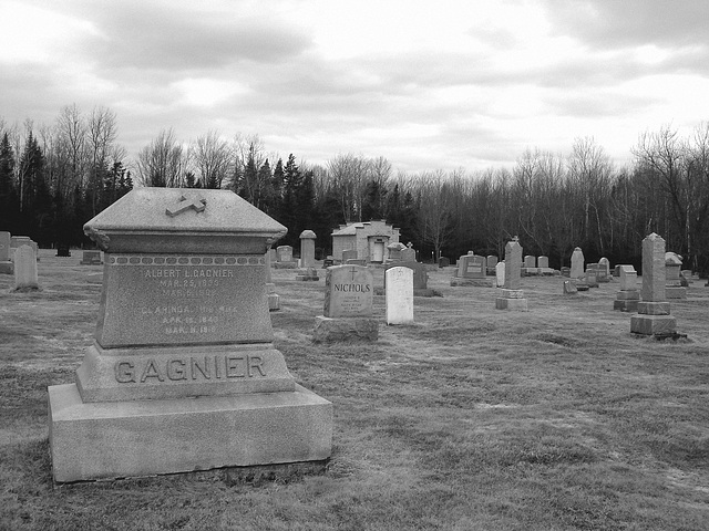 Immaculate heart of Mary cemetery - Churubusco. NY. USA.  March  29th 2009- Gagnier et Nichols.  N & B