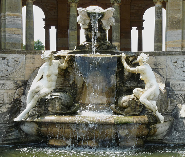 Fountain at the Loggia, Hever Castle