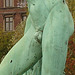 Exhibitionnisme statuaire / Statuary exhibitionist.