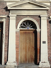 Typical Swedish door & windows - Porte & fenêtres typiquement suédoises /  Ängelholm - Suède / Sweden.   23 octobre 2008- Porte numéro 7.