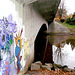 Pont avec reflet de rivière et dessins artistiques  / Ängelholm, Suède- 30-10-2007