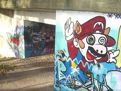 Pont et graffitis " Mario Bros " bridge graffitis  /  Ängelholm - Sweden / Suède - 23 octobre 2008