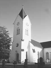 Cimetière et église / Cemetery & church - Ängelholm.  Suède / Sweden.  23 octobre 2008- B & W