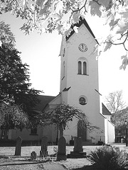 Cimetière et église / Cemetery & church - Ängelholm.  Suède / Sweden.  23 octobre 2008- B & W