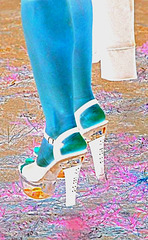 Mariage et Talons Hauts /  Wedding heels - February 2009 - Ipernity friend's gift - Effet de négatif et couleurs ravivées.
