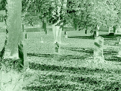 Cimetière et église / Cemetery & church - Ängelholm.  Suède / Sweden.  23 octobre 2008- Effet de négatif + colorisé en vert