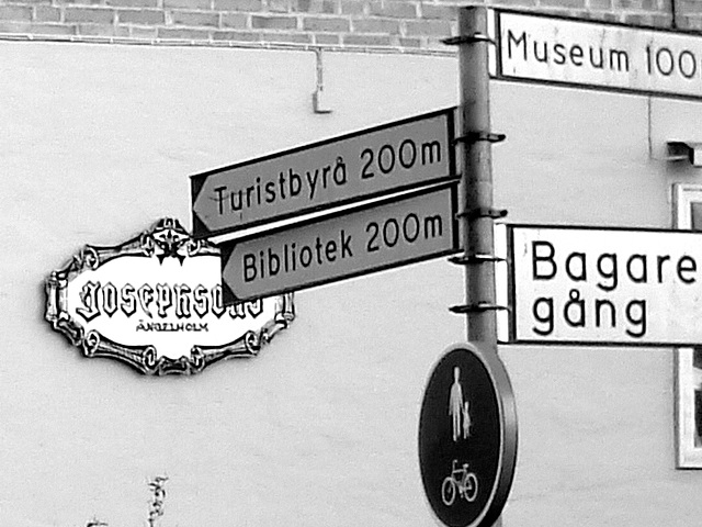 Josfphsons signs - Indications et enseignes  / Ängelholm - Suède / Sweden - 23 octobre 2008-   Noir et blanc - B & W