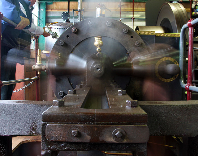 Mill engine in action