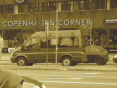 Regard sur "Copenhagen corner " -  Copenhague.  Danemark  /  20-10-2008 - Sepia