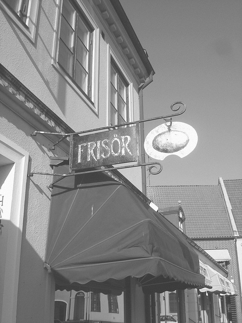 Enseigne publicitaire / Frisör sign -  Laholm / Sweden - Suède.  25 octobre 2008 -  B & N