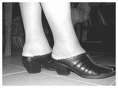 Mon amie / My friend Christiane - New clogs / Nouvelles chaussures /  Podoélégance Christianienne . N & B