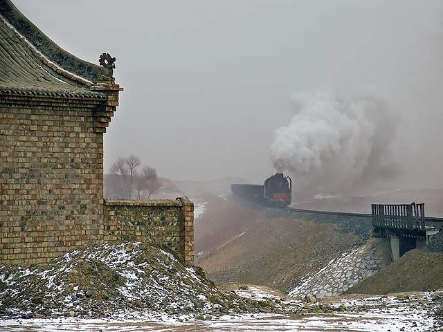 Approaching the Guyaozi brickworks