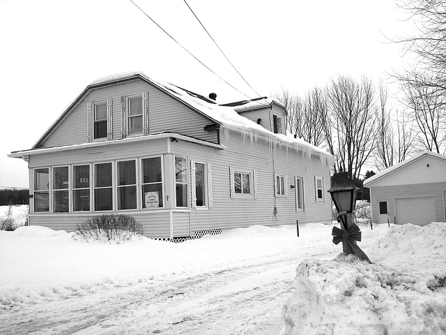 Villa Ste-Marguerite de St-Benoit. Qc. CANADA. 7 février 2009- B & W