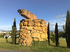 Escultura en Villatuerta (Navarra).