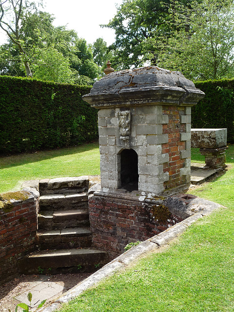 Plunge Pool (dry) at Packwood House, Warwickshire