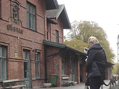 Young swedish blond on flats - Båstad train station -  Sweden / Suède 21-10-2008