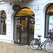 Drop in ! Store façade and bike - Façade de magasin et vélo /  Helsingborg  .  Suède / Sweden.  22 octobre 2008