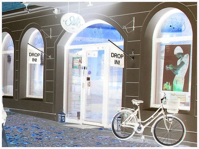 Drop in ! Store façade and bike - Façade de magasin et vélo /  Helsingborg  .  Suède / Sweden.  22 octobre 2008-  Effet de négatif / Negative effect