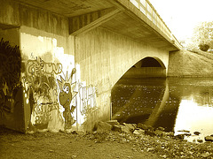 Pont et graffitis " Mario Bros " bridge graffitis  /  Ängelholm - Sweden / Suède - 23 octobre 2008- Sepia