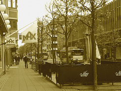 Max tramway scenery  /   Max et le tramway -  Helsingborg - Suède / Sweden.  22 octobre 2008 - Sepia